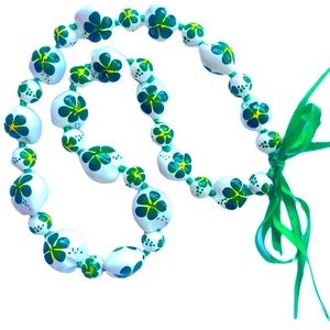 da Hawaiian Store St. Patricks Day White & Green Flowered Kukui Nut Lei Necklace